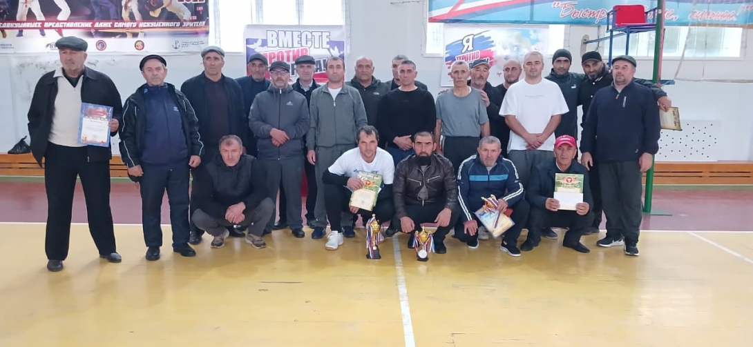
Педагоги Хивского района сыграли в волейбол ко Дню учителя

