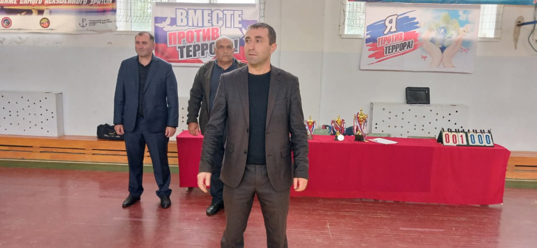 
Педагоги Хивского района сыграли в волейбол ко Дню учителя
